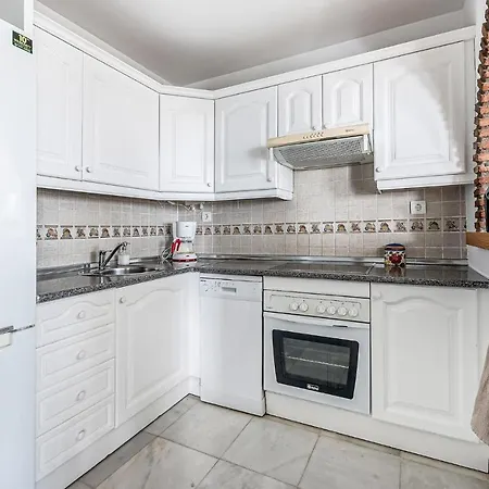 2 Bedroom Stunning In 公寓 贝纳尔马德纳