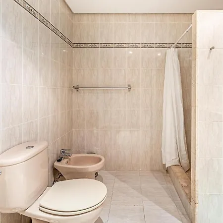2 Bedroom Stunning In 公寓 *